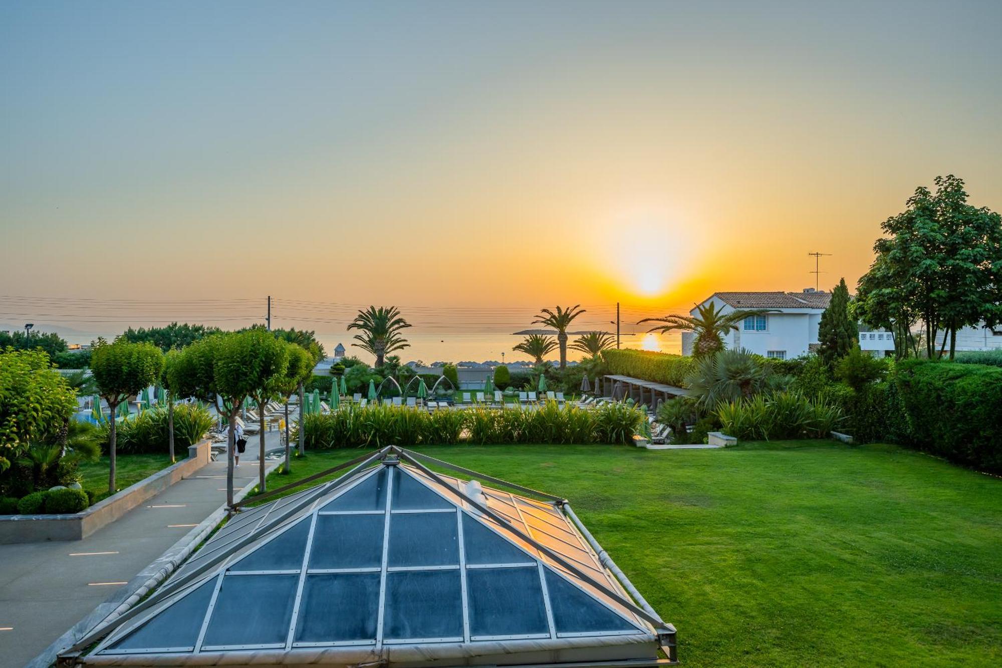 Divani Apollon Palace & Thalasso Vouliagmeni Exterior photo